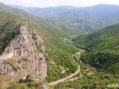 Kapılıkaya Anıtsal Kaya Mezarı | Laçin / Çorum